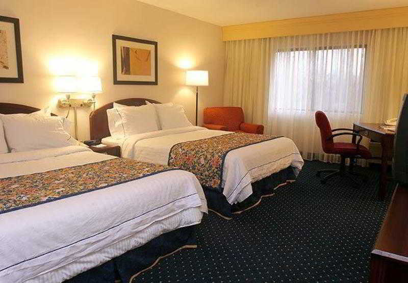 Hotel Courtyard Detroit Utica Zewnętrze zdjęcie